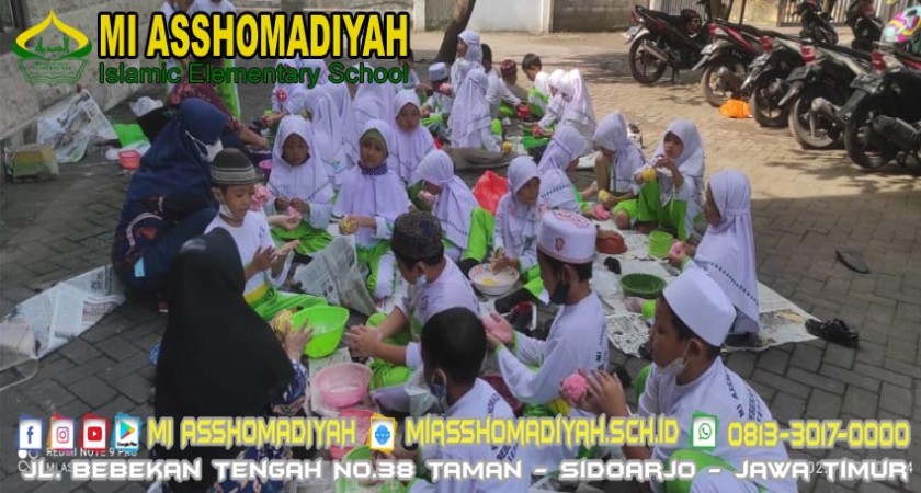 Menstimulasi Kreativitas Anak Membuat Lempung Terigu