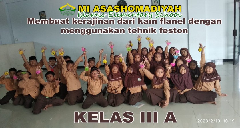 Membuat kerajinan dari kain flanel dengan menggunakan tehnik feston